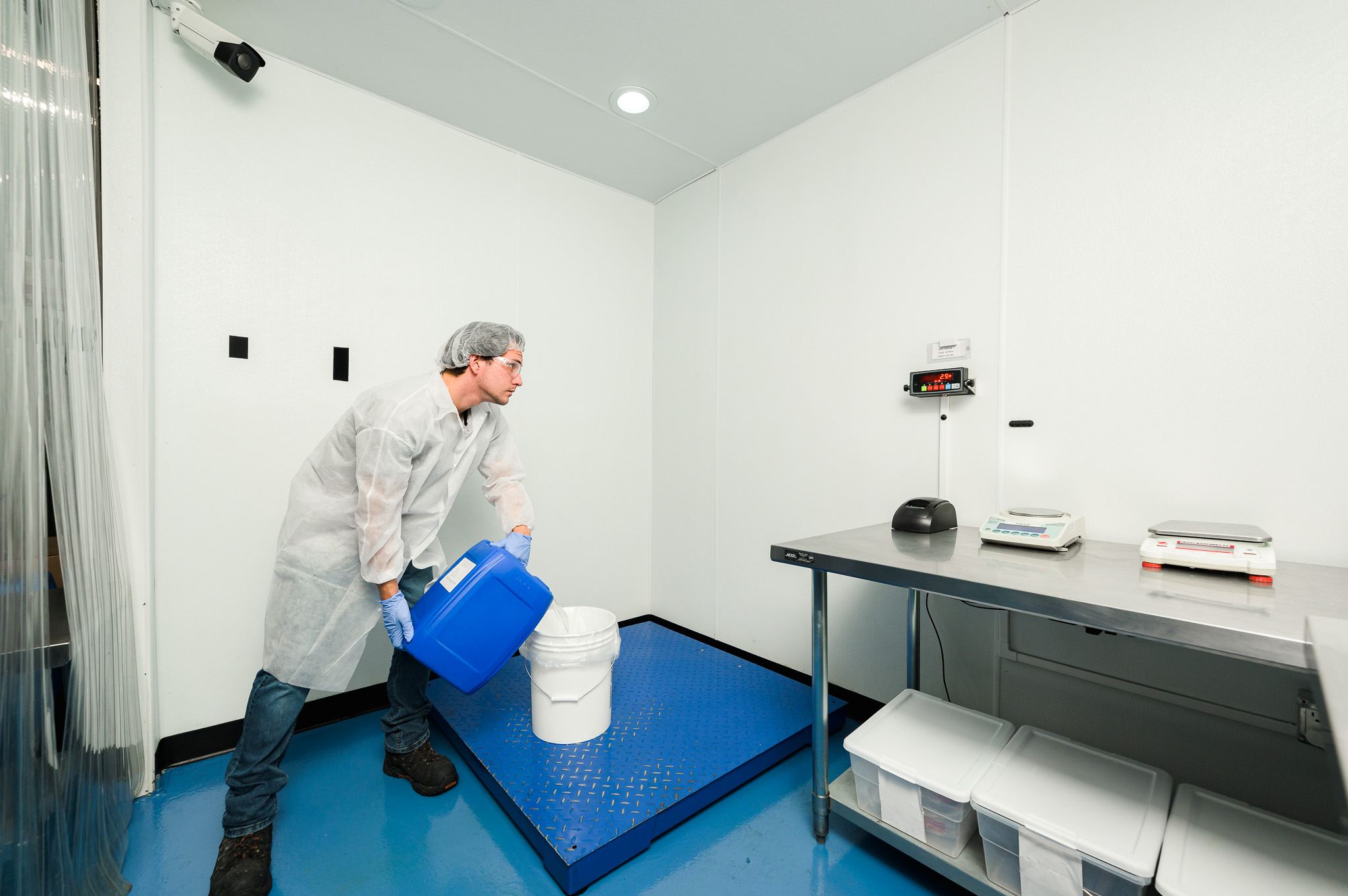 Ingredient weighing room